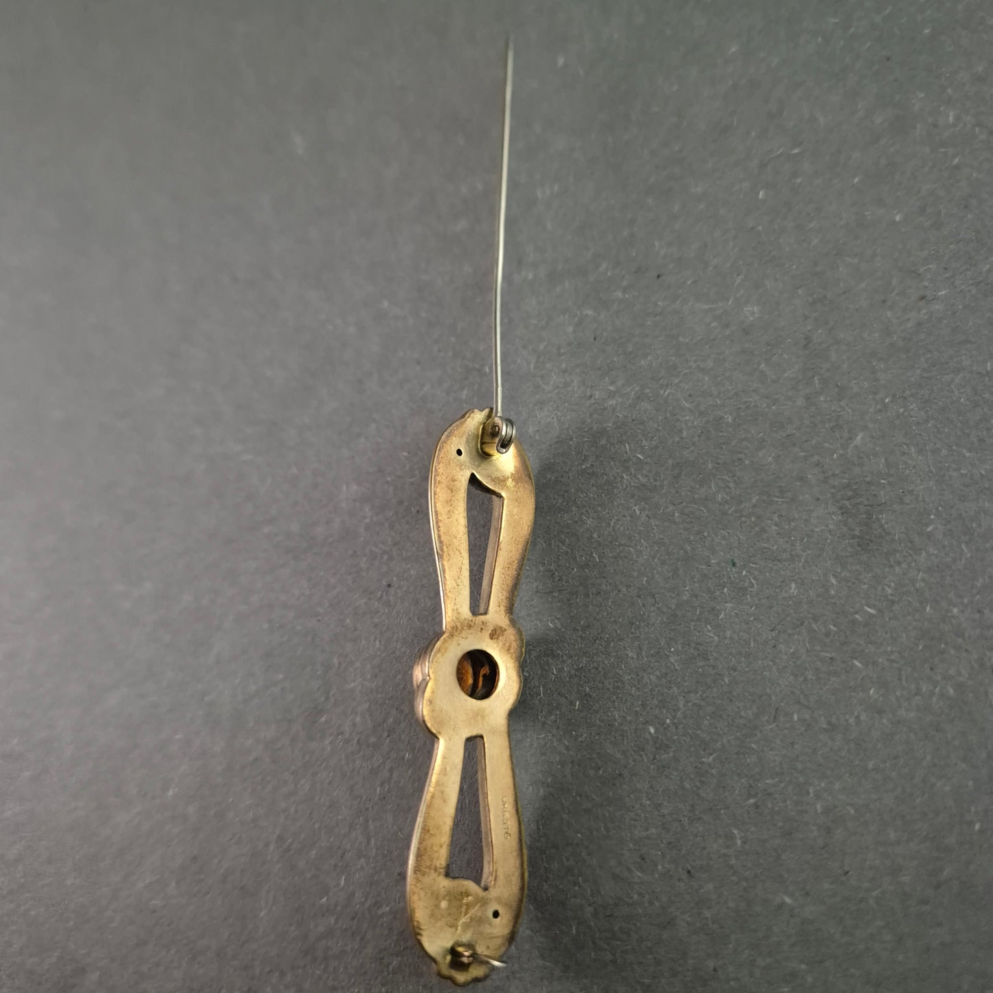 Antike PRESTO-Brosche mit Granat – Elegantes Jugendstil-Design