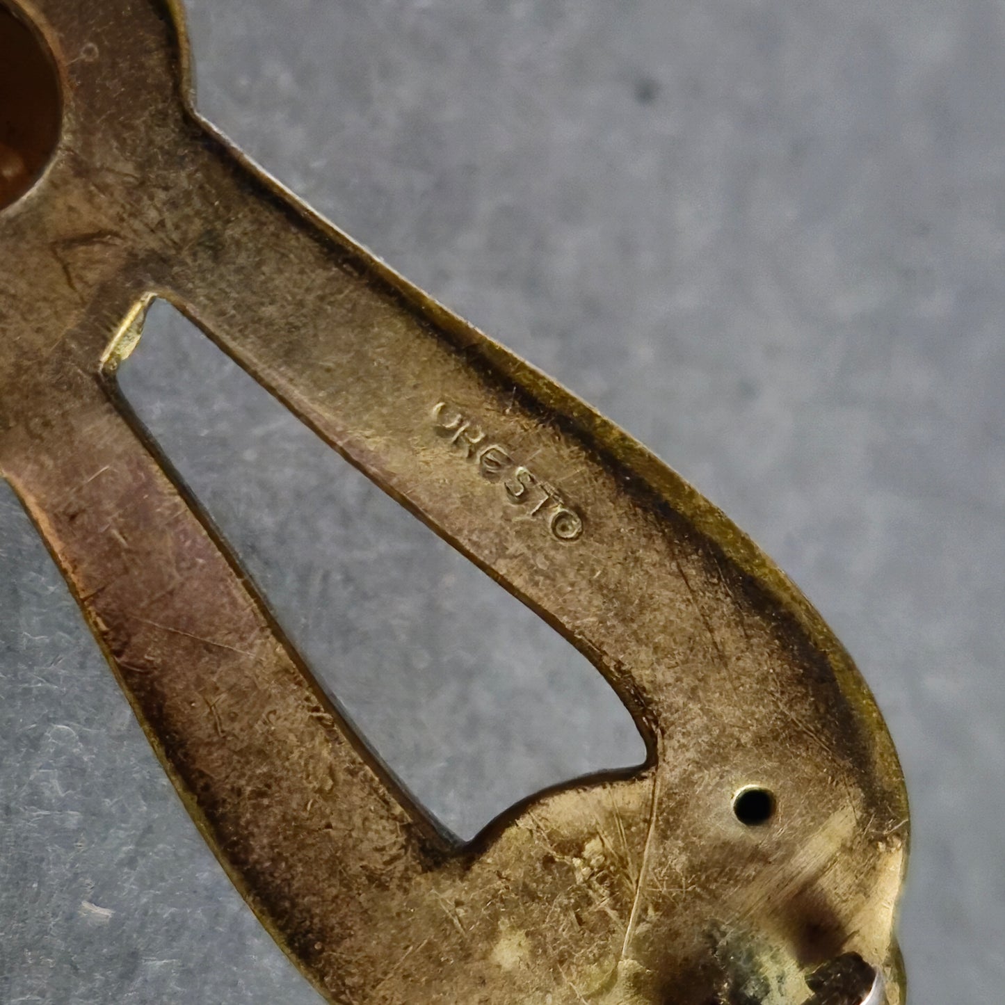 Antike PRESTO-Brosche mit Granat – Elegantes Jugendstil-Design