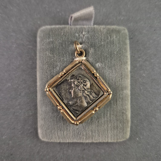 Antiker Medaillon-Anhänger mit Frauenprofil – Eleganz in Silber & Gold