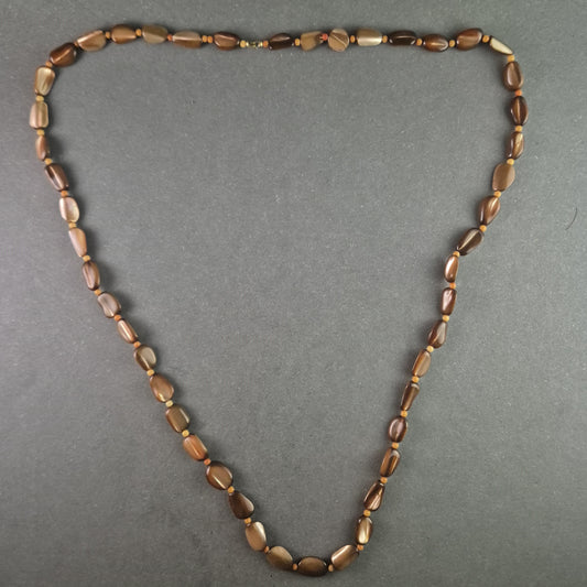 Elegante Vintage-Hornkette – Naturbelassene Schönheit in warmen Brauntönen