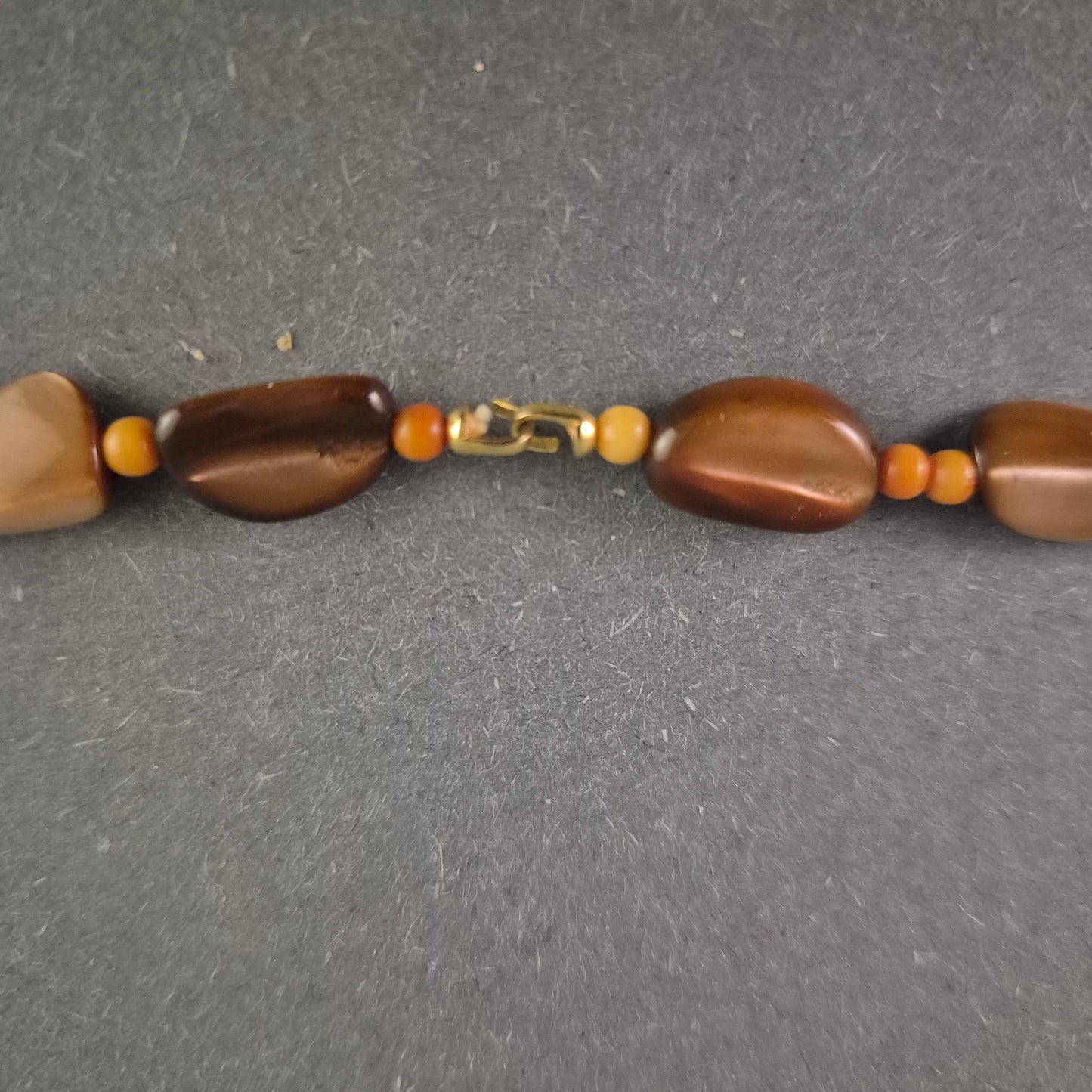 Elegante Vintage-Hornkette – Naturbelassene Schönheit in warmen Brauntönen