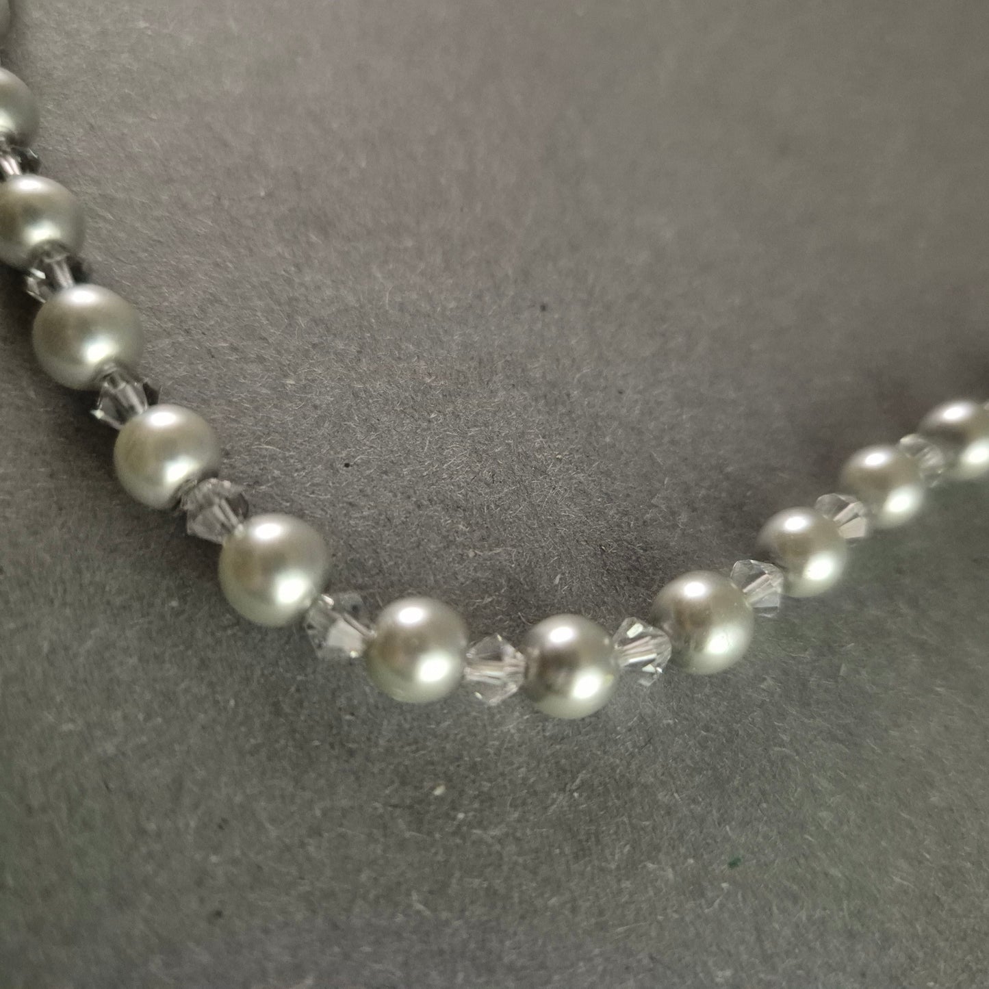 Elegante Vintage-Perlenkette mit Kristallen – Klassische Schönheit