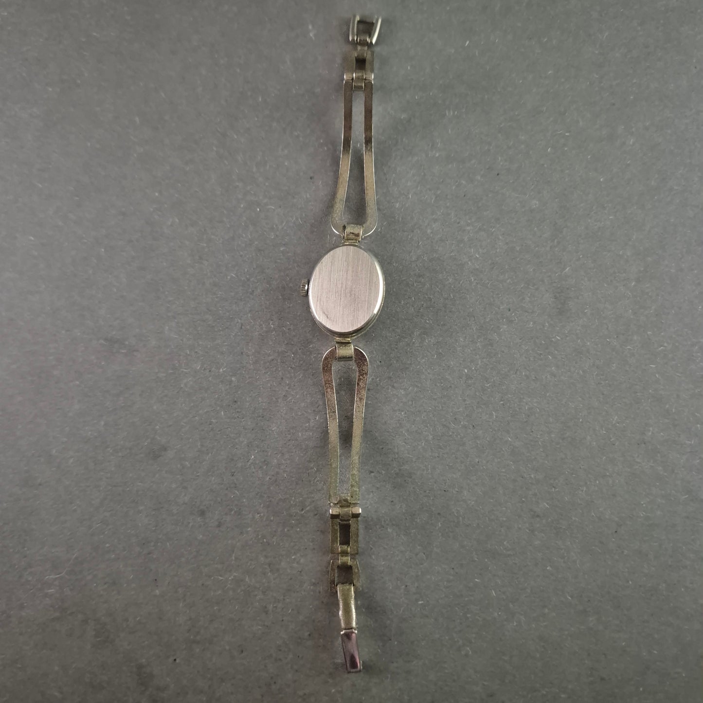 Elegante Geneva Damenarmbanduhr – Klassisches Design mit silbernem Armband