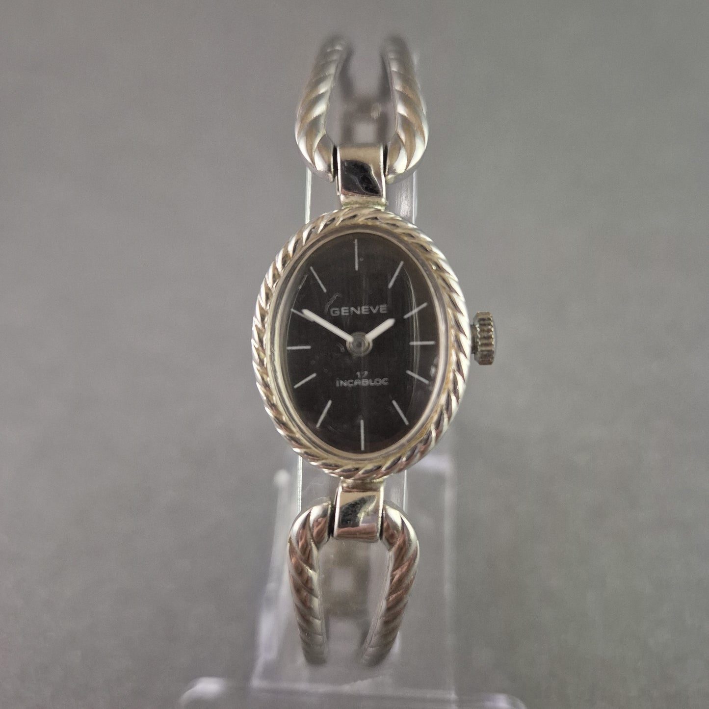 Elegante Geneva Damenarmbanduhr – Klassisches Design mit silbernem Armband