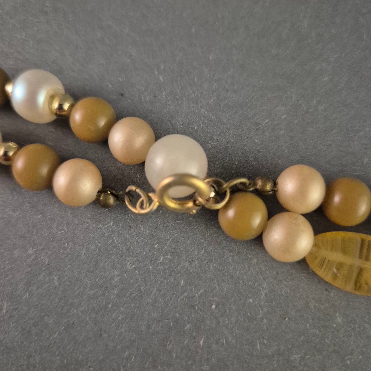 Vintage-Doppelstrang-Halskette mit Naturstein- und Glasperlen – Warme Erdtöne