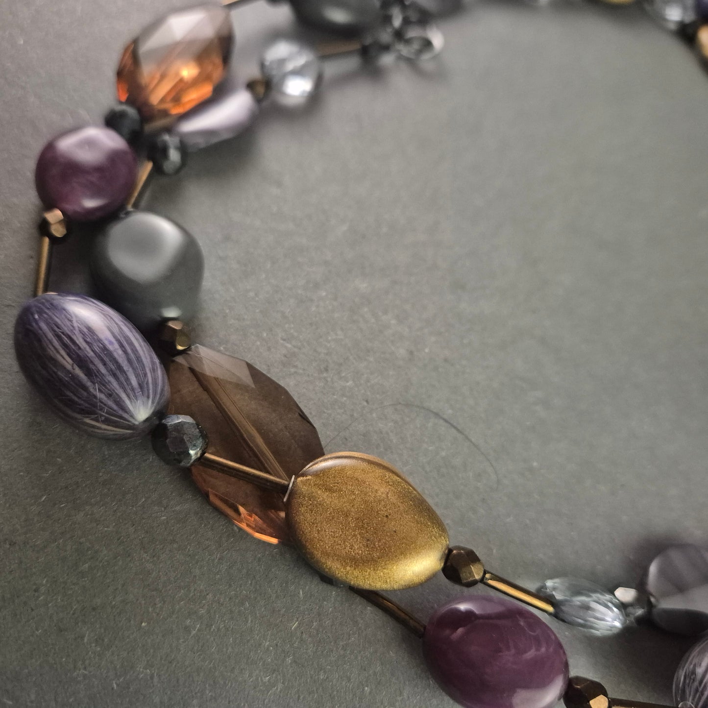 Vintage-Statement-Kette mit Glas- und Metallperlen – Elegante Erdtöne & Violett