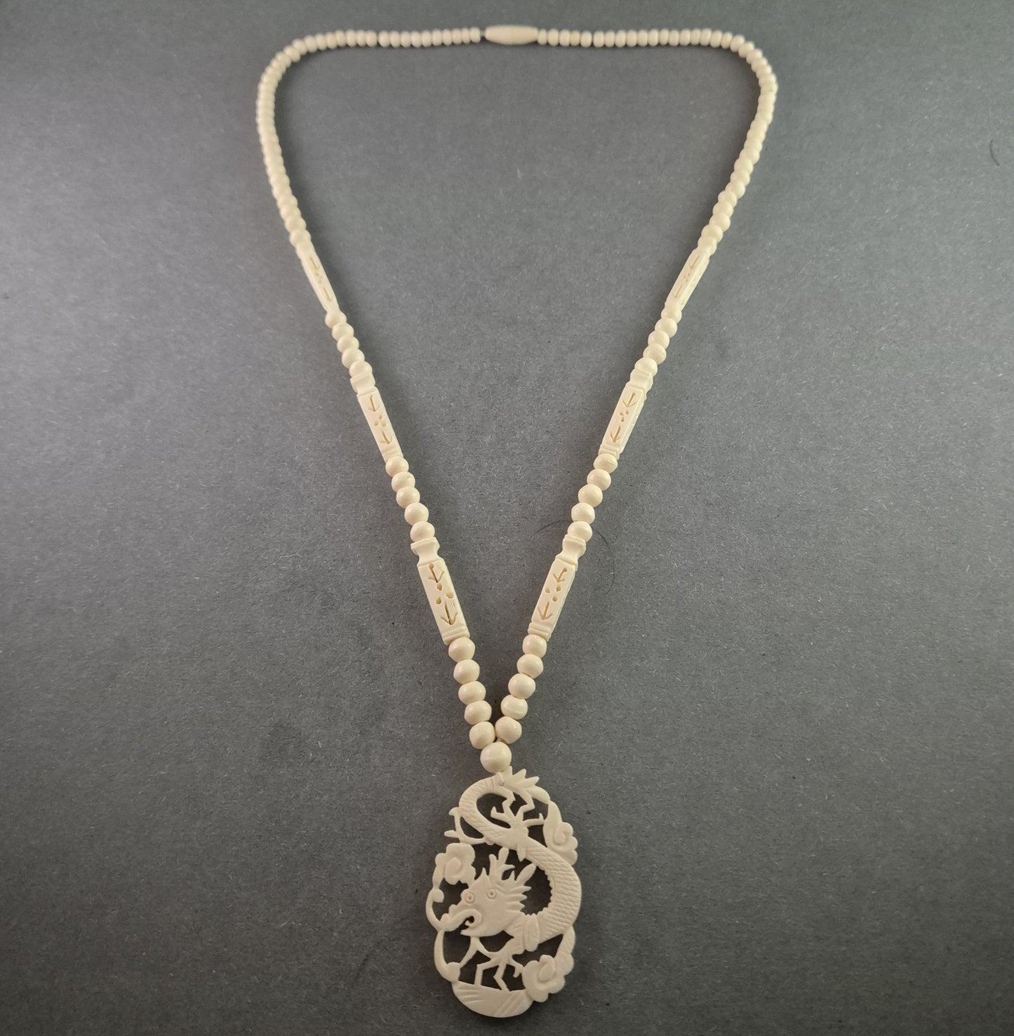 Vintage-Kette mit kunstvollem Drachenanhänger – Exotische Handwerkskunst