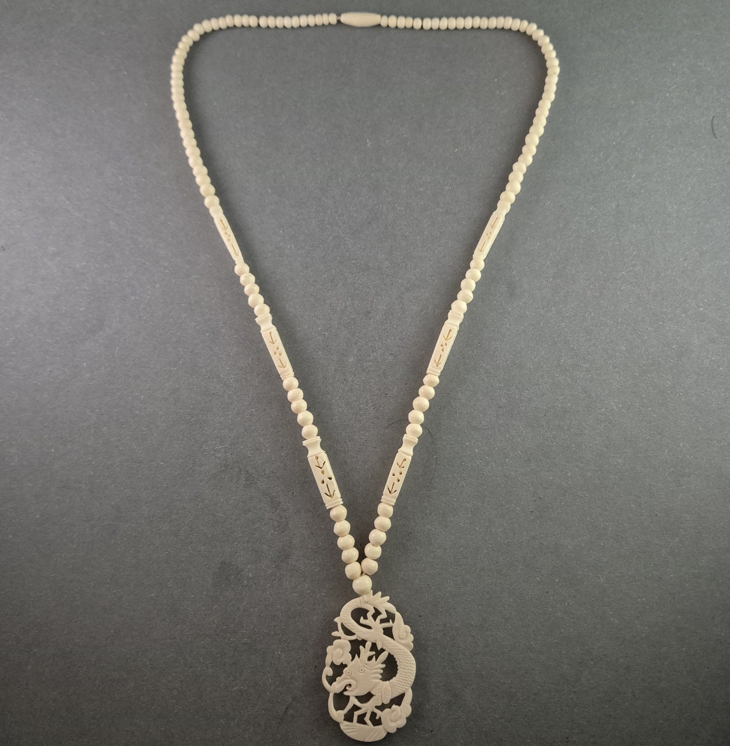 Vintage-Kette mit kunstvollem Drachenanhänger – Exotische Handwerkskunst