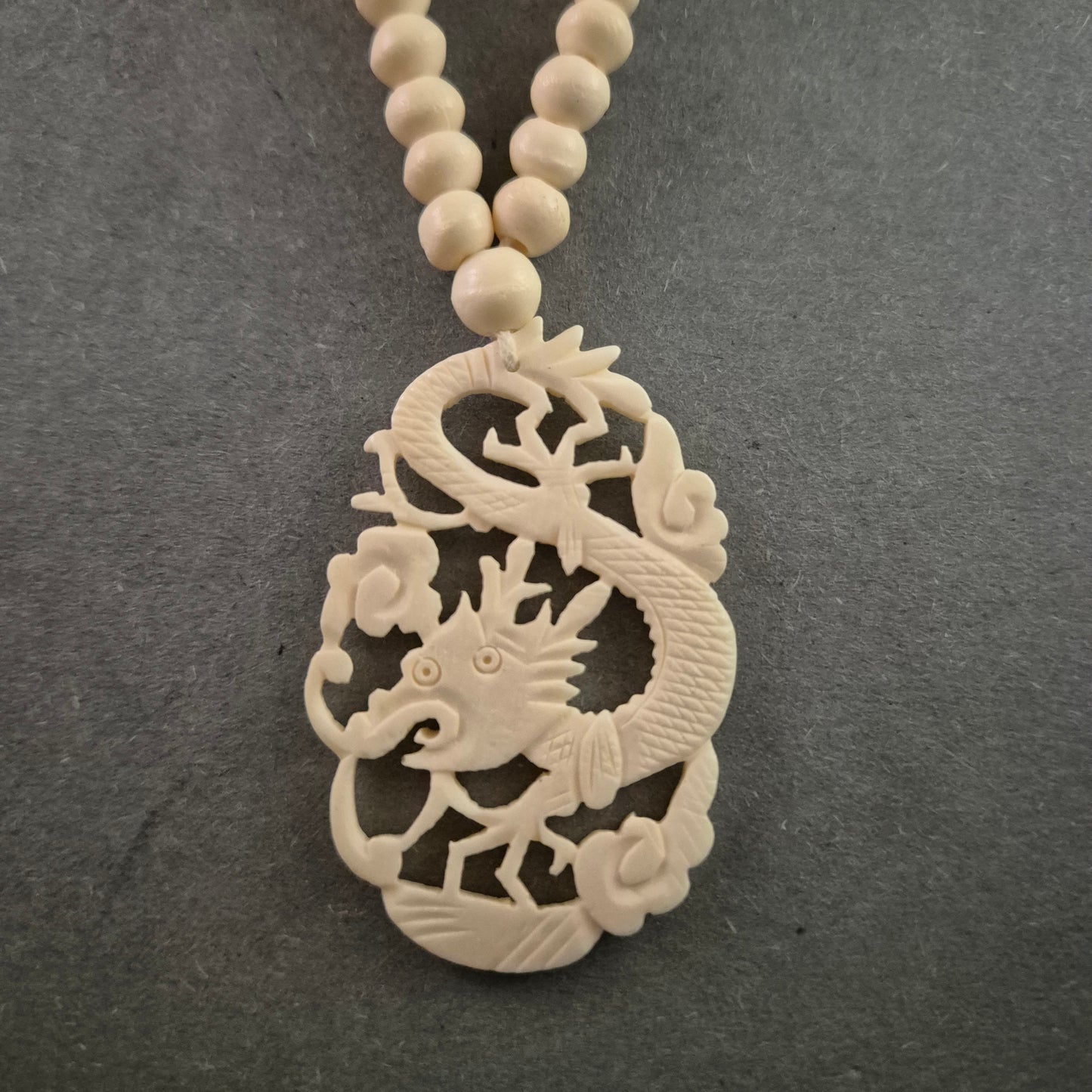 Vintage-Kette mit kunstvollem Drachenanhänger – Exotische Handwerkskunst