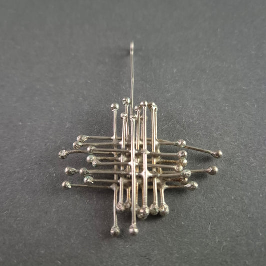 Vintage Modernistische Silber-Brosche – Kunstvolle Designarbeit