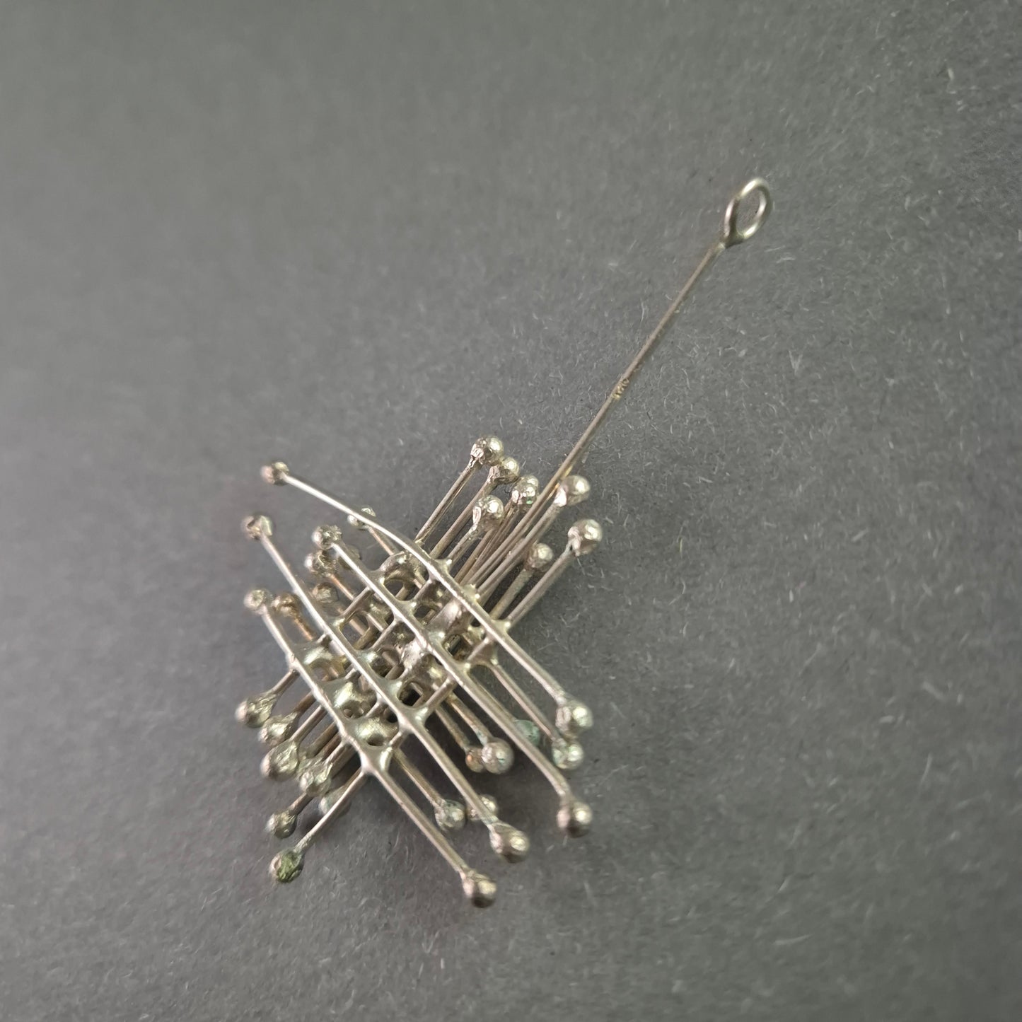 Vintage Modernistische Silber-Brosche – Kunstvolle Designarbeit