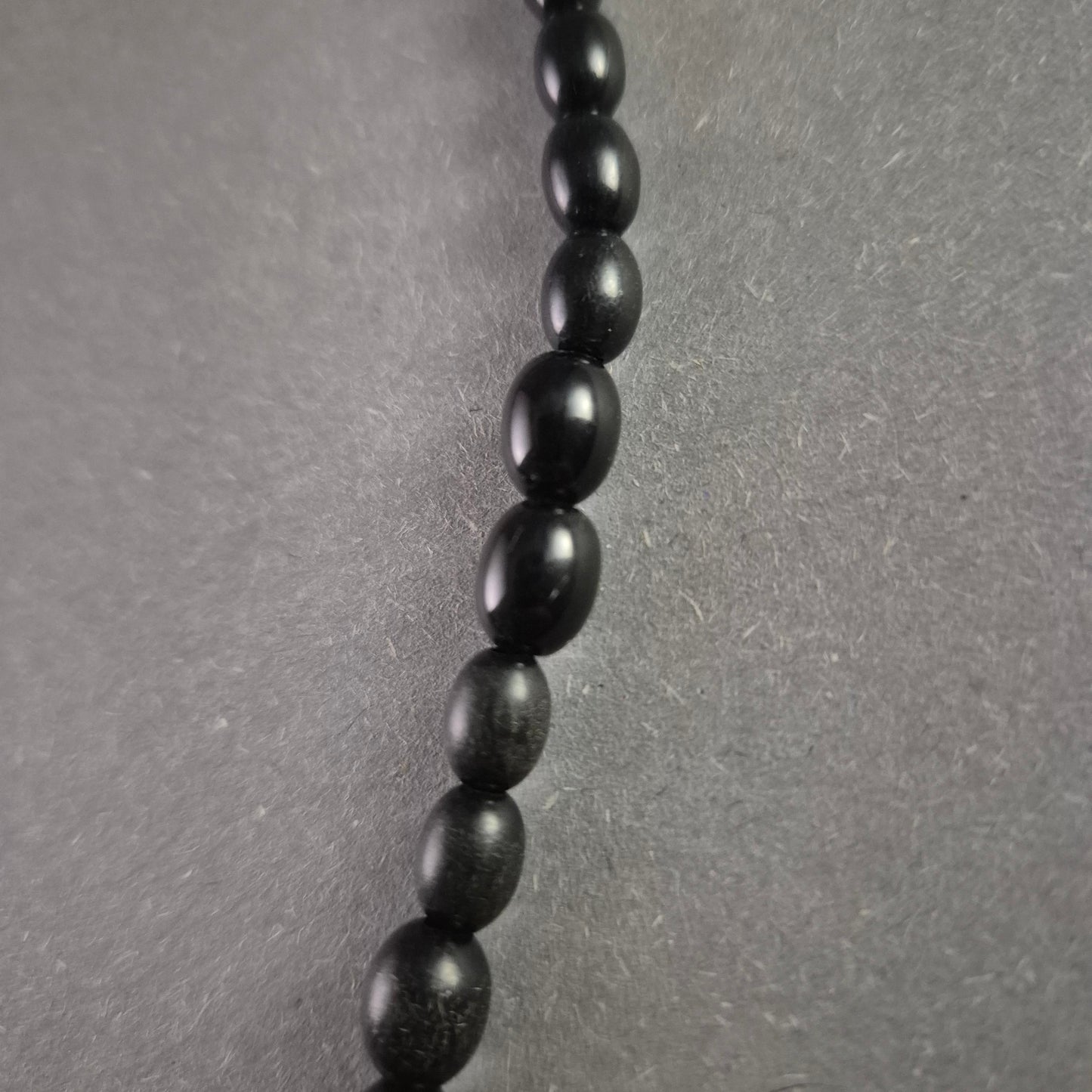 Schwarze Perlenkette – Zeitlose Eleganz mit Matt-Finish