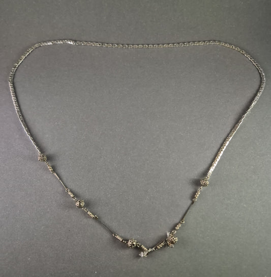 Antike Silberkette mit filigranen Kugel-Elementen – Eleganz & Handwerkskunst