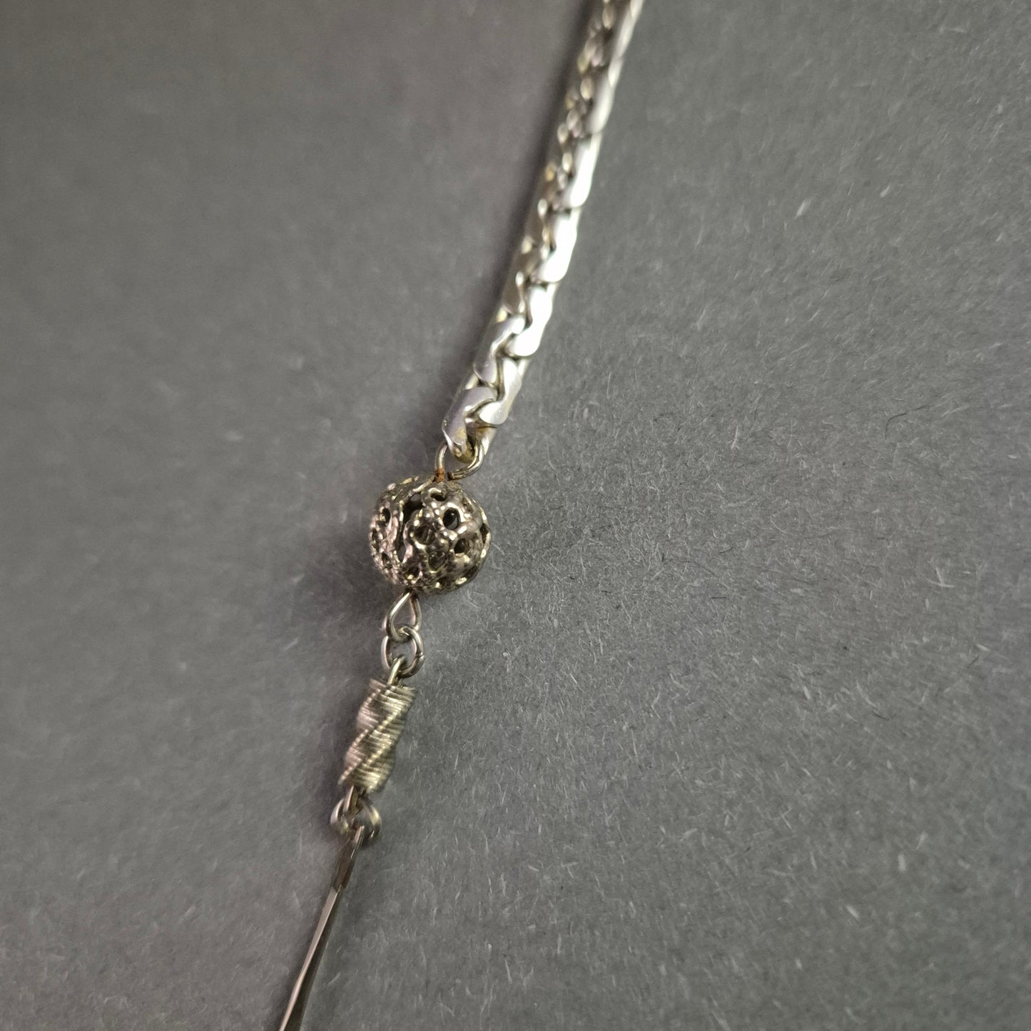 Antike Silberkette mit filigranen Kugel-Elementen – Eleganz & Handwerkskunst