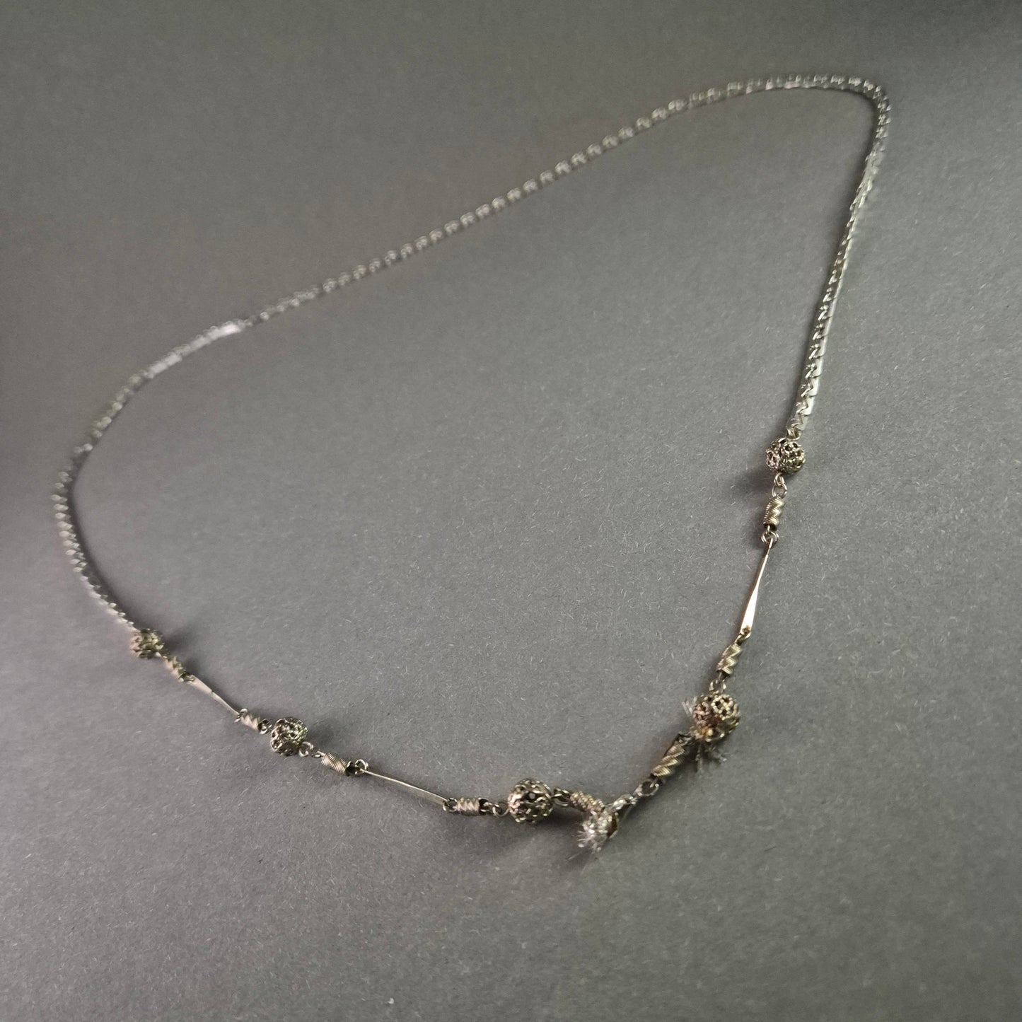 Antike Silberkette mit filigranen Kugel-Elementen – Eleganz & Handwerkskunst