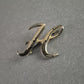Vintage Brosche "H" – Elegante Initialen-Brosche in Silberoptik