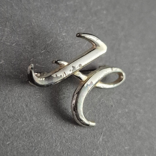 Vintage Brosche "H" – Elegante Initialen-Brosche in Silberoptik