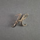 Vintage Brosche "H" – Elegante Initialen-Brosche in Silberoptik