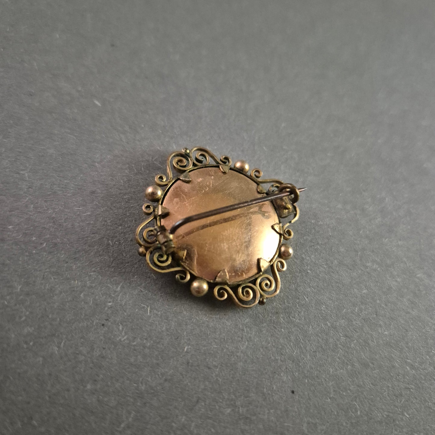 Antike Foto-Brosche – Edles Schmuckstück mit historischem Porträt