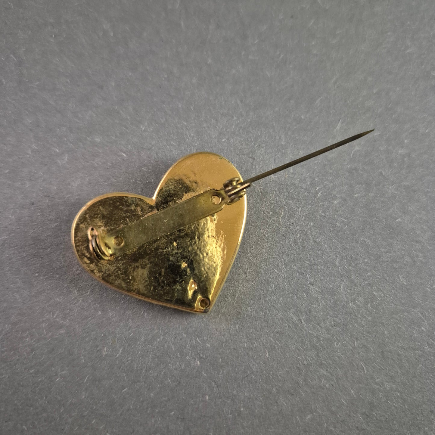 Elegante Vintage-Herz-Brosche mit Glassteinen – Romantischer Charme