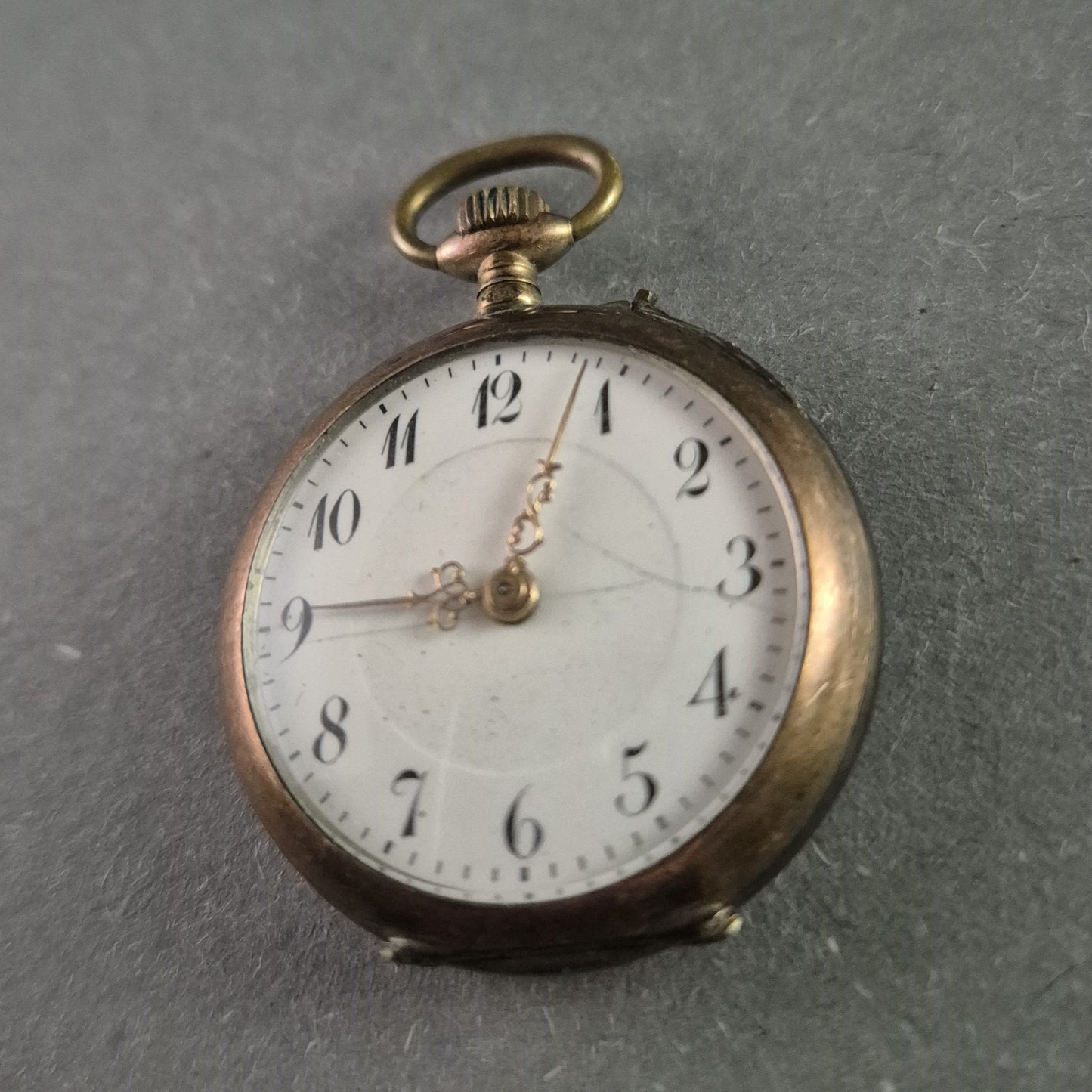 Elegante Vintage-Fächer-Brosche mit Strassverzierung