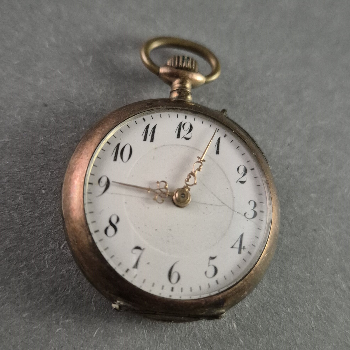 Elegante Vintage-Fächer-Brosche mit Strassverzierung