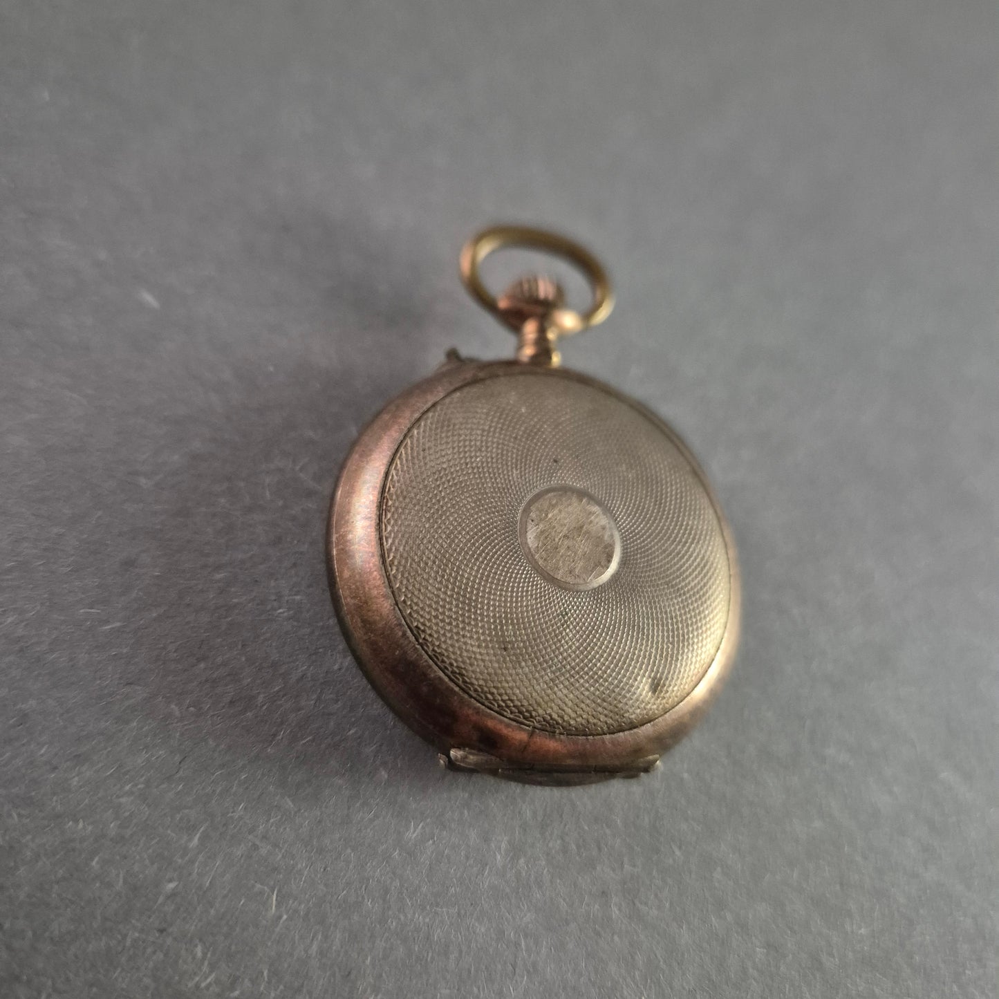 Elegante Vintage-Fächer-Brosche mit Strassverzierung