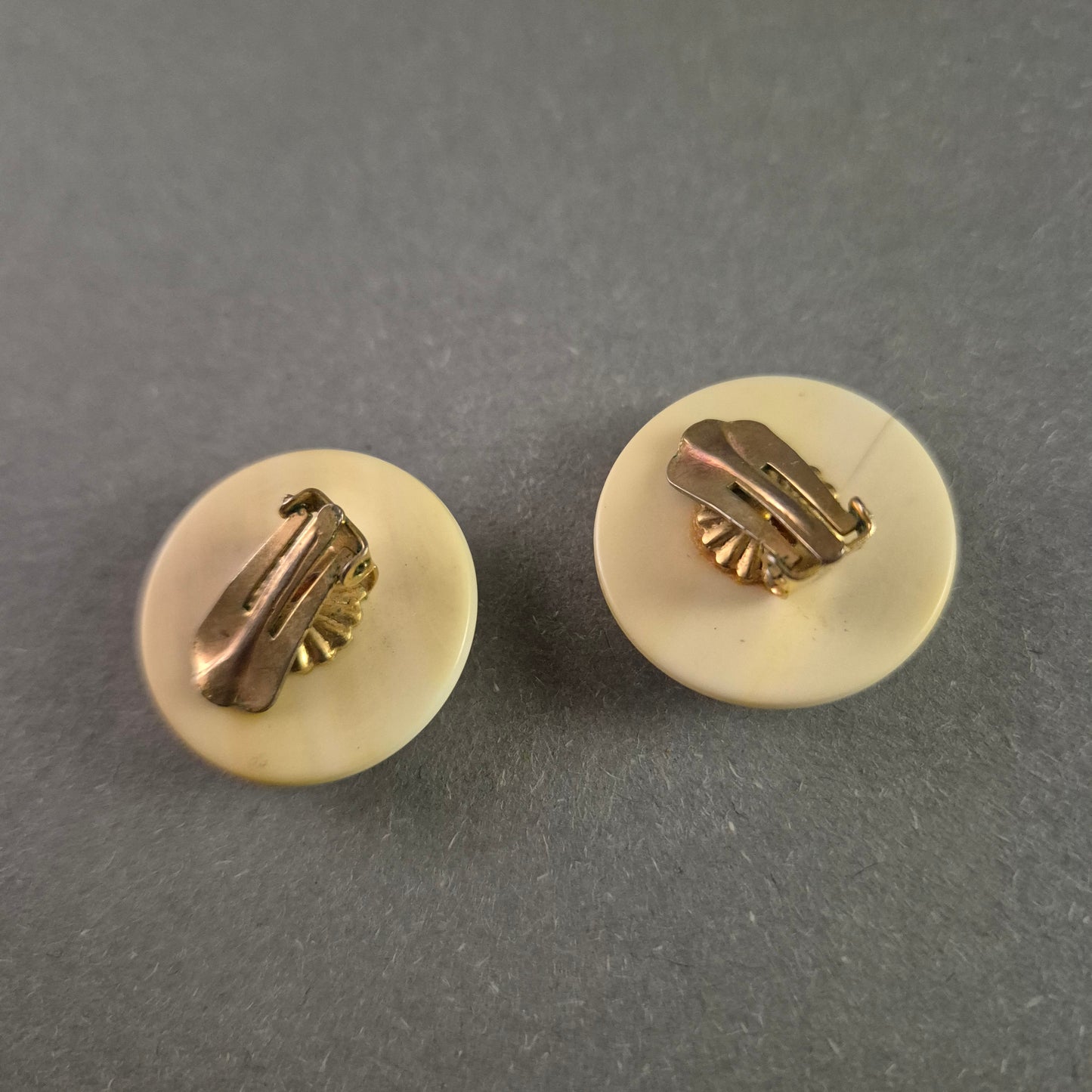 Elegante Vintage-Clip-Ohrringe in Elfenbeinoptik