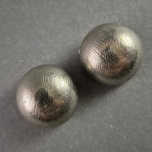 Vintage-Clip-Ohrringe in gebürstetem Silberlook – Klassischer Stil