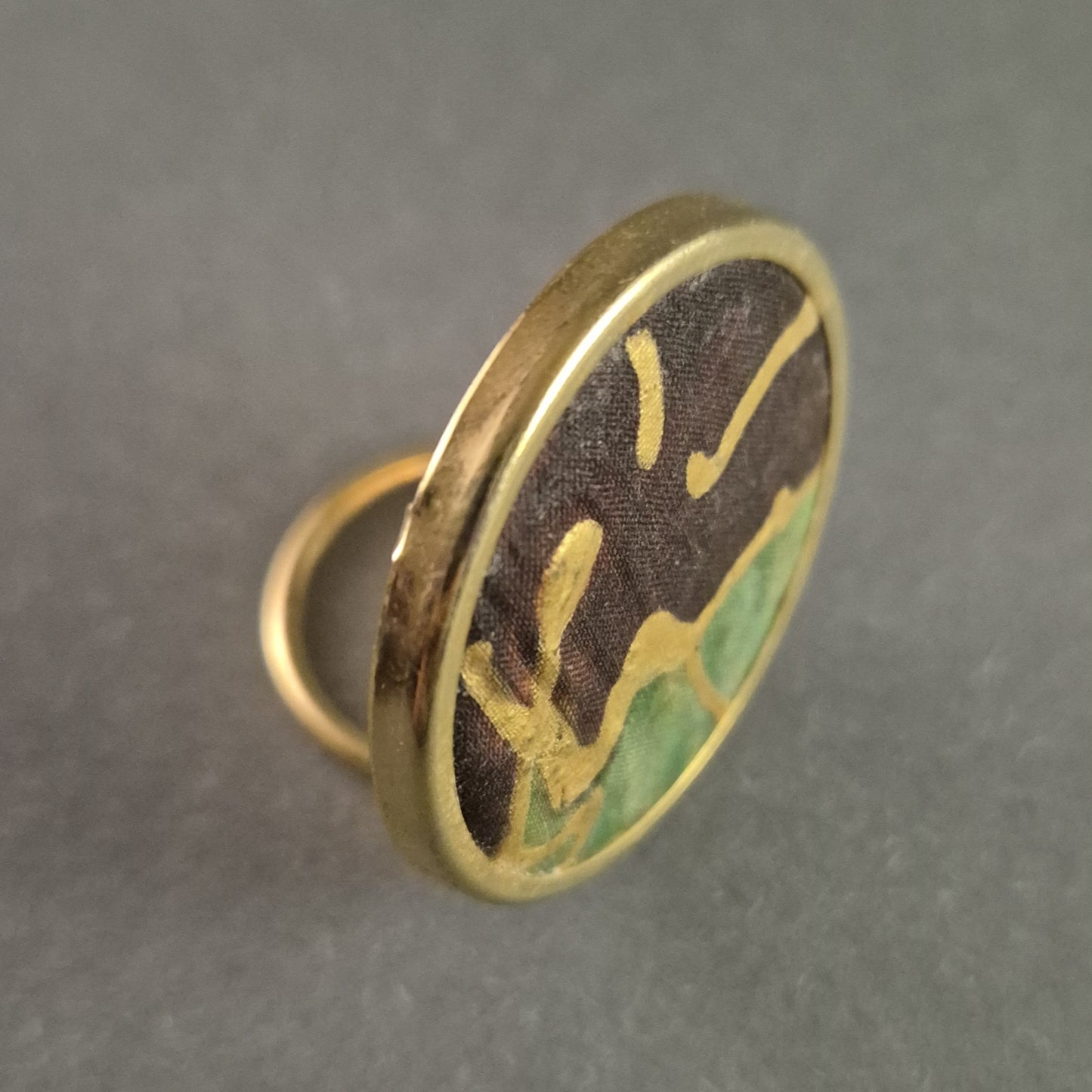 Vintage-Goldclip mit abstraktem Stoffmuster – Stilvolles Unikat