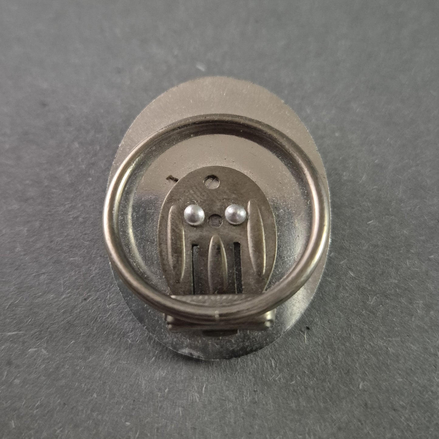 Vintage-Clip mit silberner Rosenverzierung – Romantisches Design