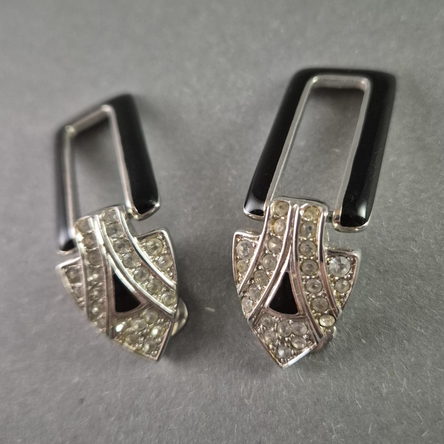 Elegante Art-Déco-Ohrringe mit Strass und schwarzer Emaille