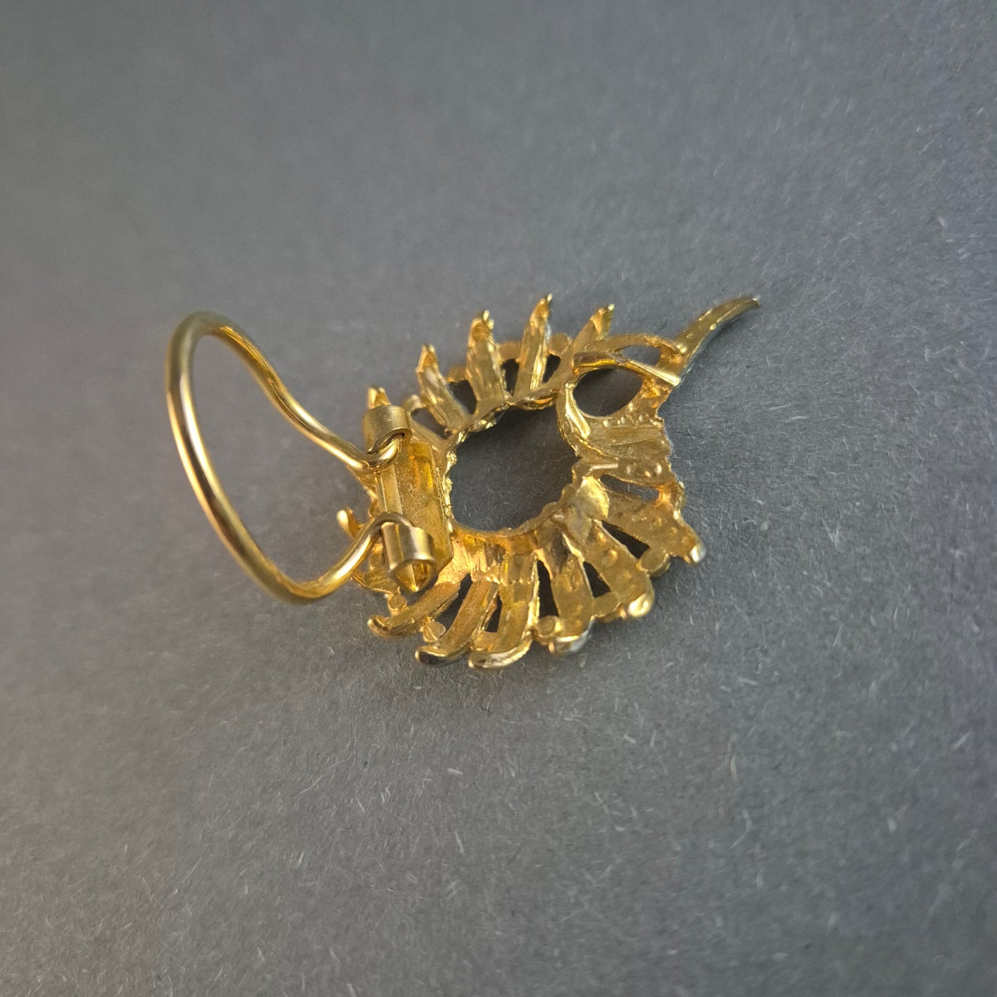 Vintage-Brosche im Kranzdesign – Gold-Silber-Kombination mit Strukturdetails