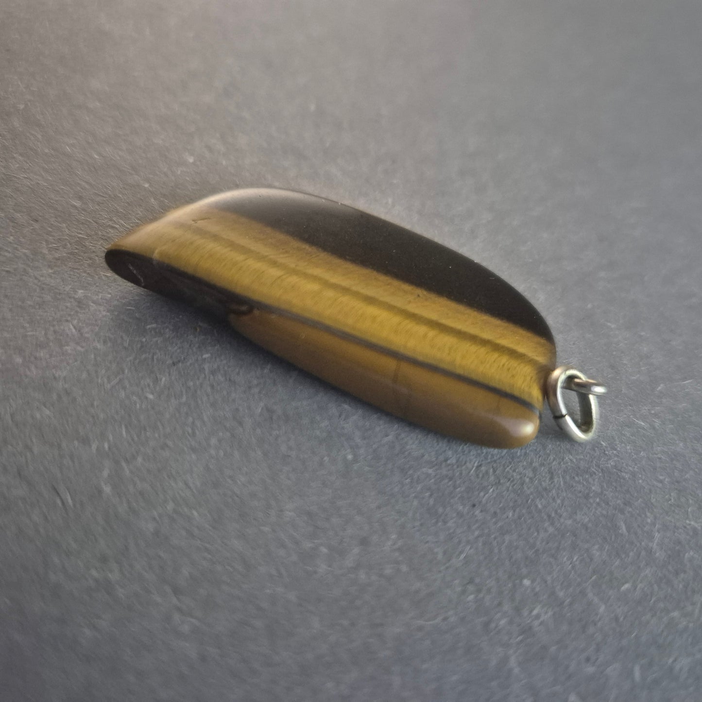 Natürlicher Tigerauge-Anhänger – Einzigartiges Edelstein-Design