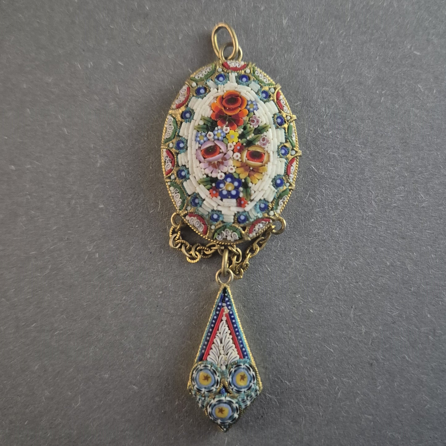 Antiker Mikromosaik-Anhänger – Florales Design mit filigranen Details