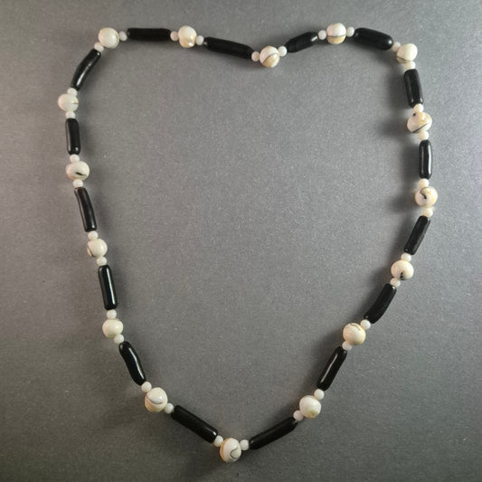 Natürliche Muschel- und Holzperlenkette – Stilvolles maritimes Design