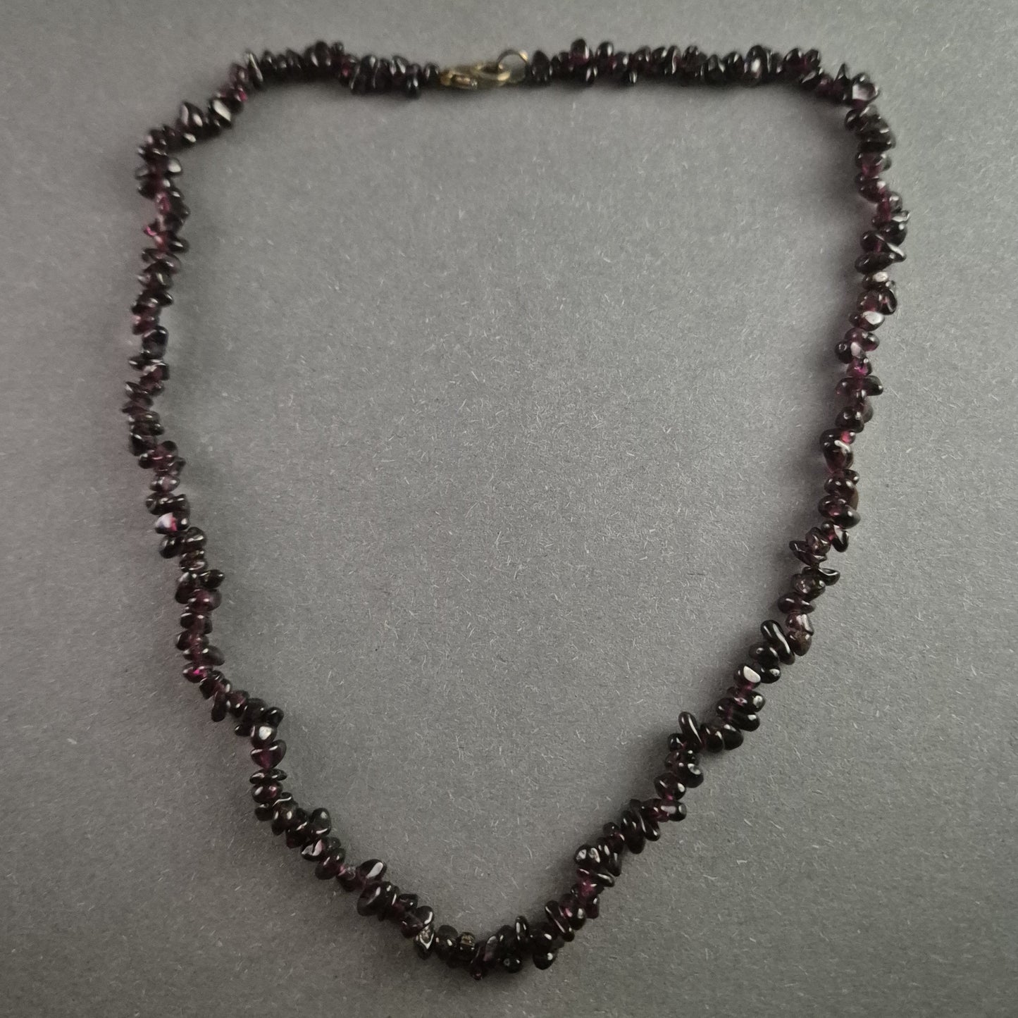 Natürliche Granatkette – Elegante Edelsteinperlen für zeitlose Schönheit