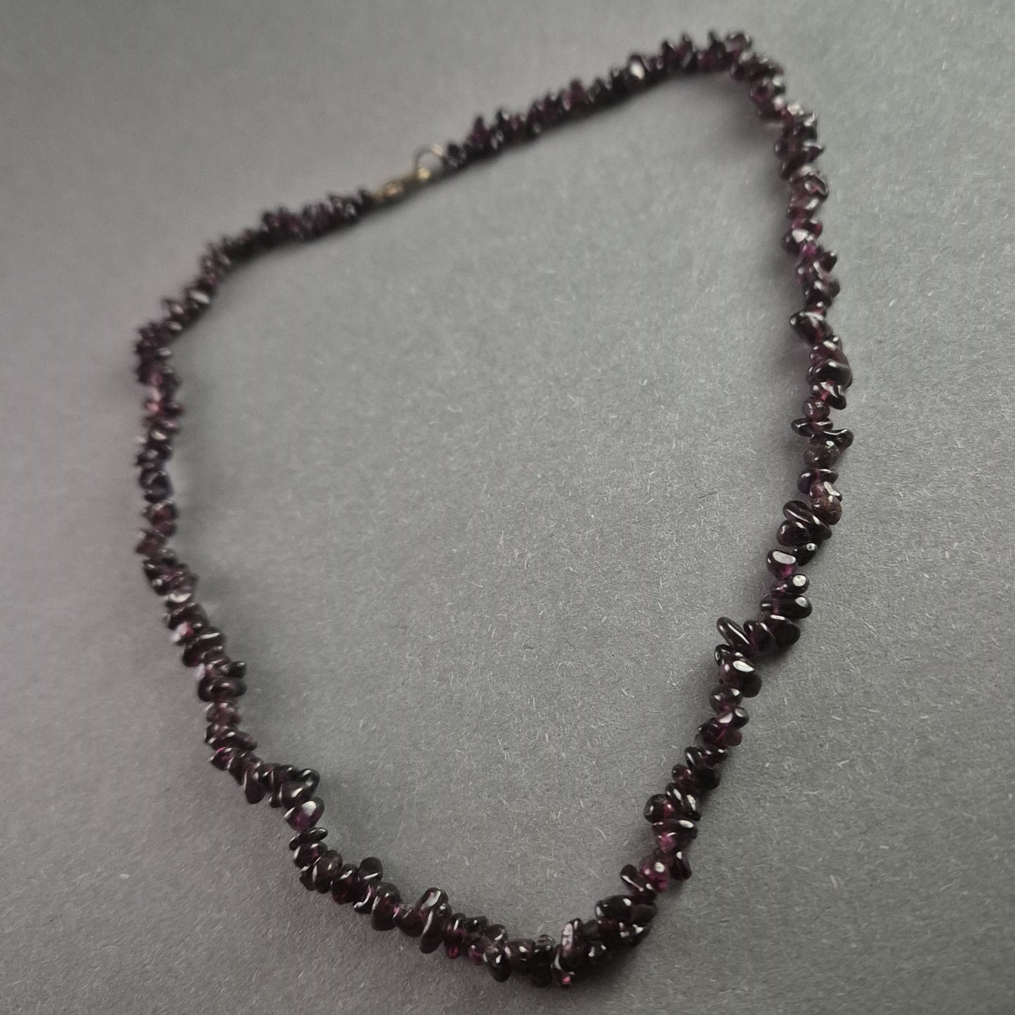 Natürliche Granatkette – Elegante Edelsteinperlen für zeitlose Schönheit