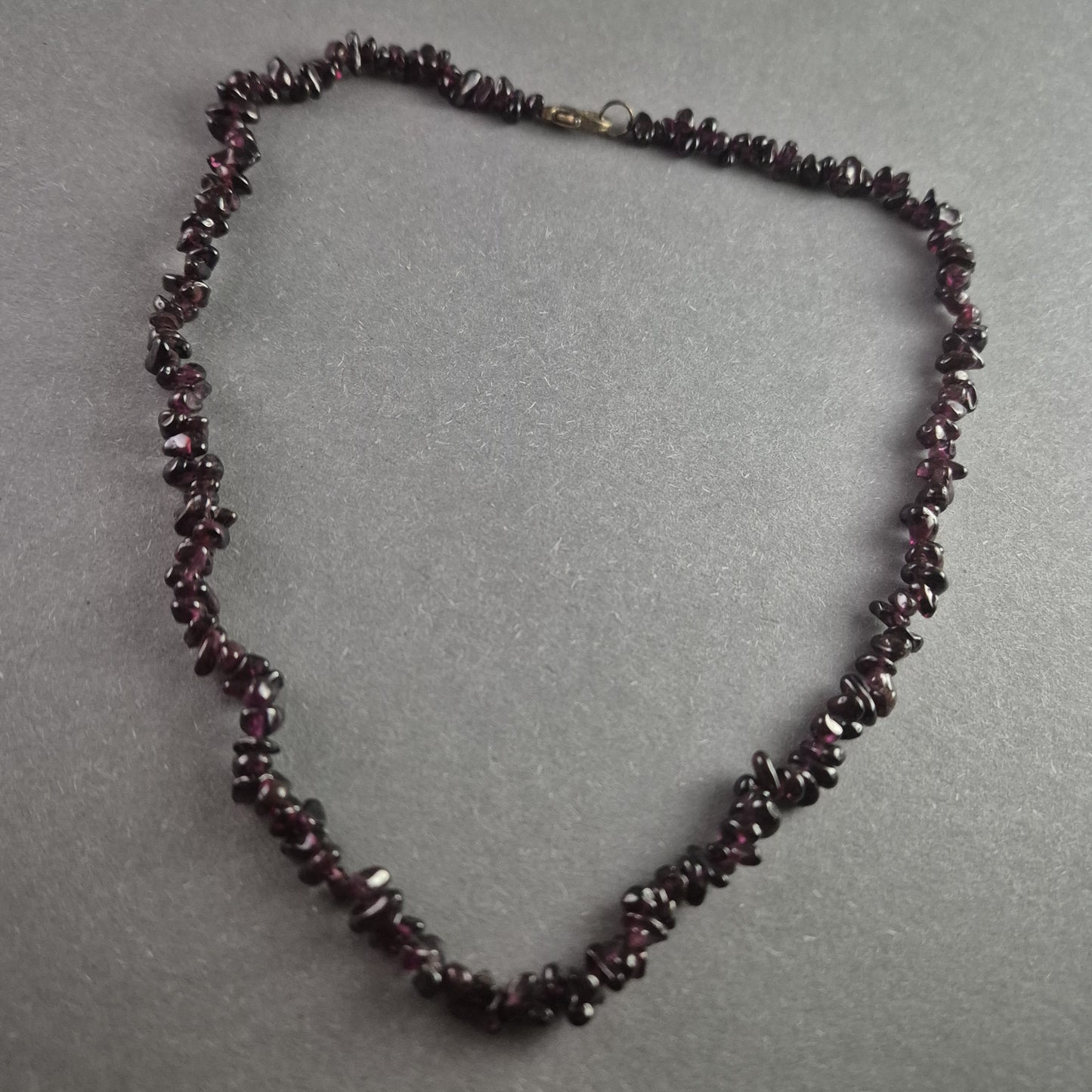 Natürliche Granatkette – Elegante Edelsteinperlen für zeitlose Schönheit