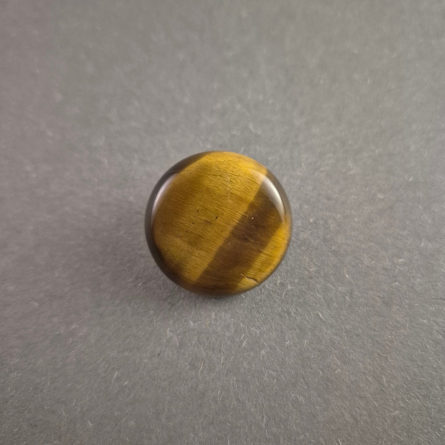 Eleganter Tigerauge-Anhänger – Natürlicher Edelstein mit silberfarbener Öse