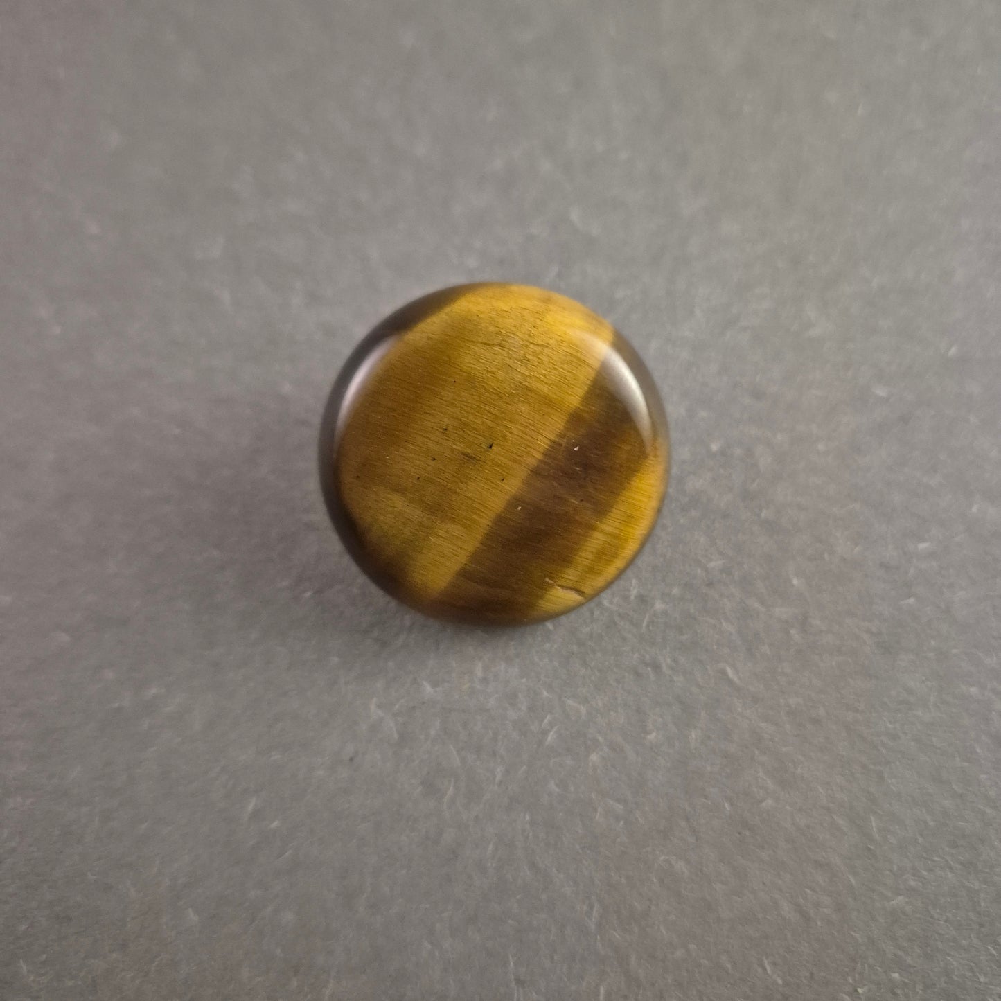 Eleganter Tigerauge-Anhänger – Natürlicher Edelstein mit silberfarbener Öse