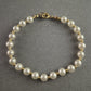 Klassisches Perlenarmband – Eleganz mit goldfarbenen Akzenten