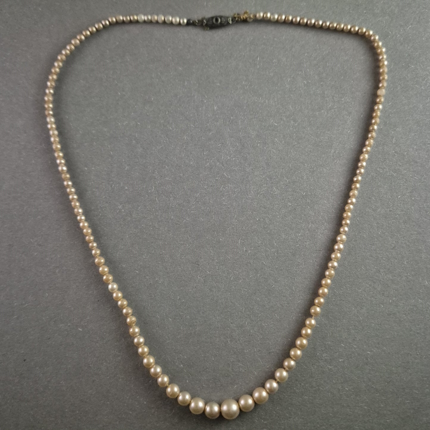 Elegante Vintage-Perlenkette mit 835er Silberverschluss – Klassische Schönheit