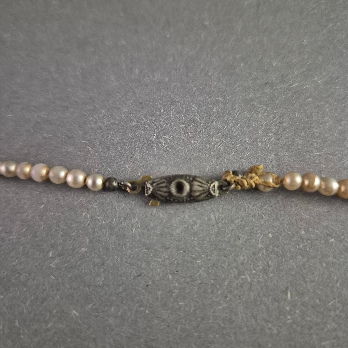 Elegante Vintage-Perlenkette mit 835er Silberverschluss – Klassische Schönheit