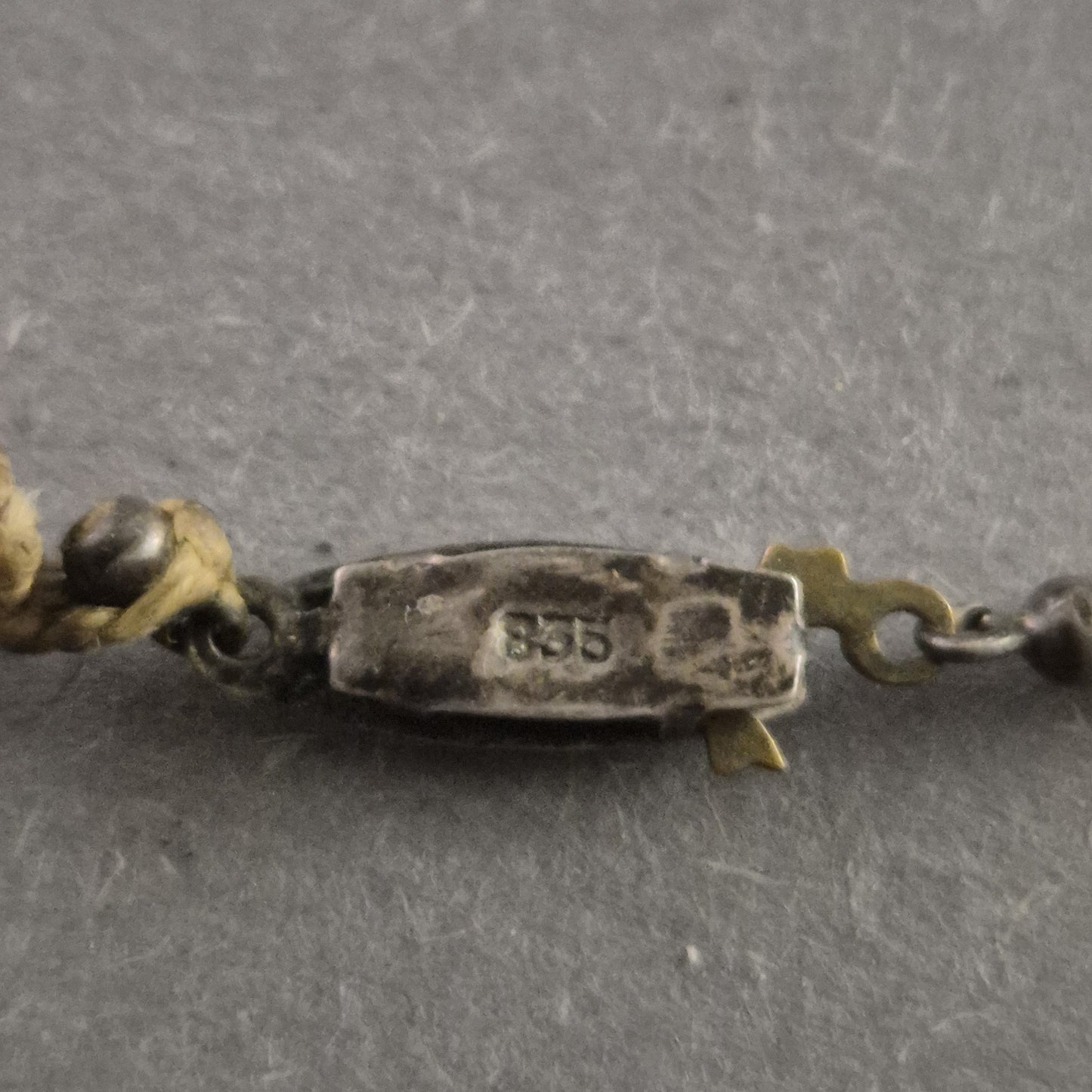 Elegante Vintage-Perlenkette mit 835er Silberverschluss – Klassische Schönheit