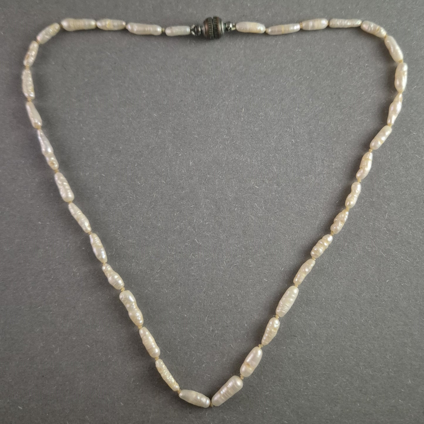Elegante Barockperlenkette mit antikem Verschluss – Zeitlose Raffinesse