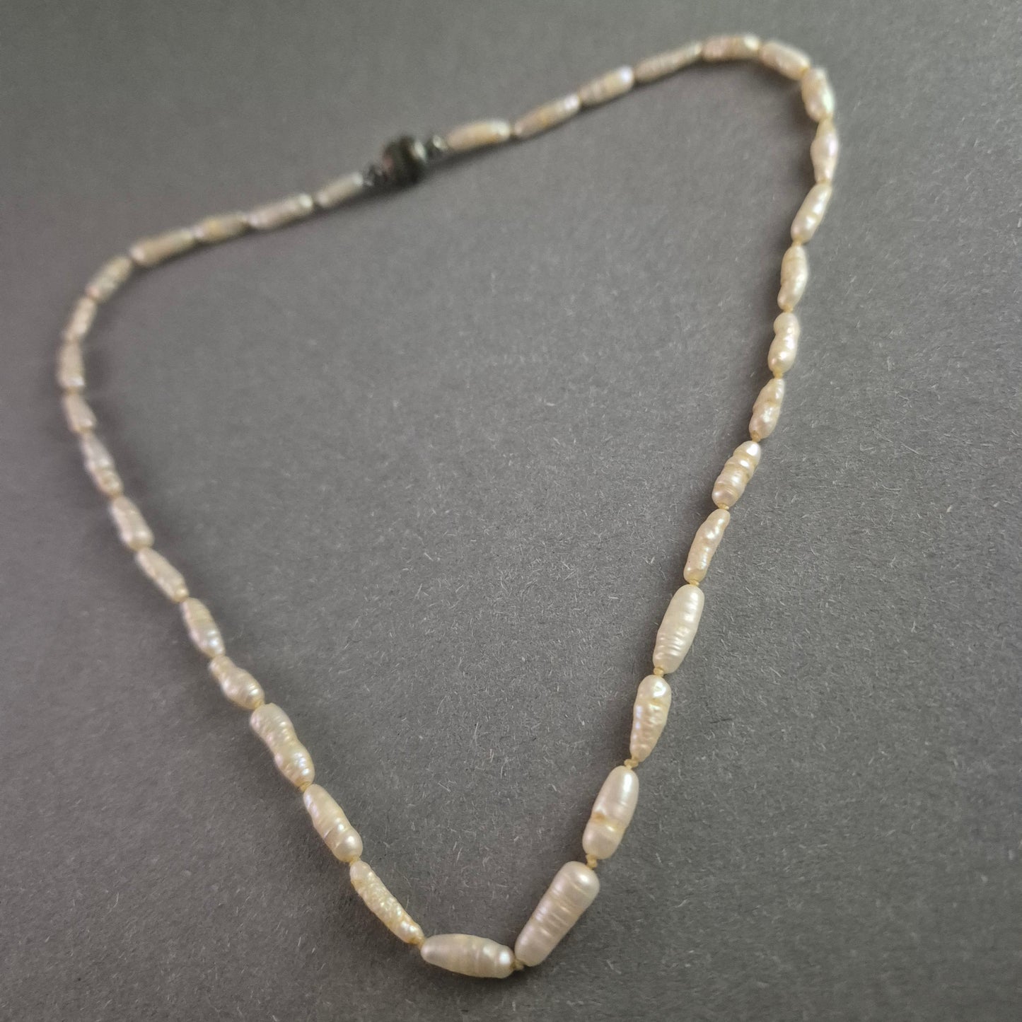 Elegante Barockperlenkette mit antikem Verschluss – Zeitlose Raffinesse