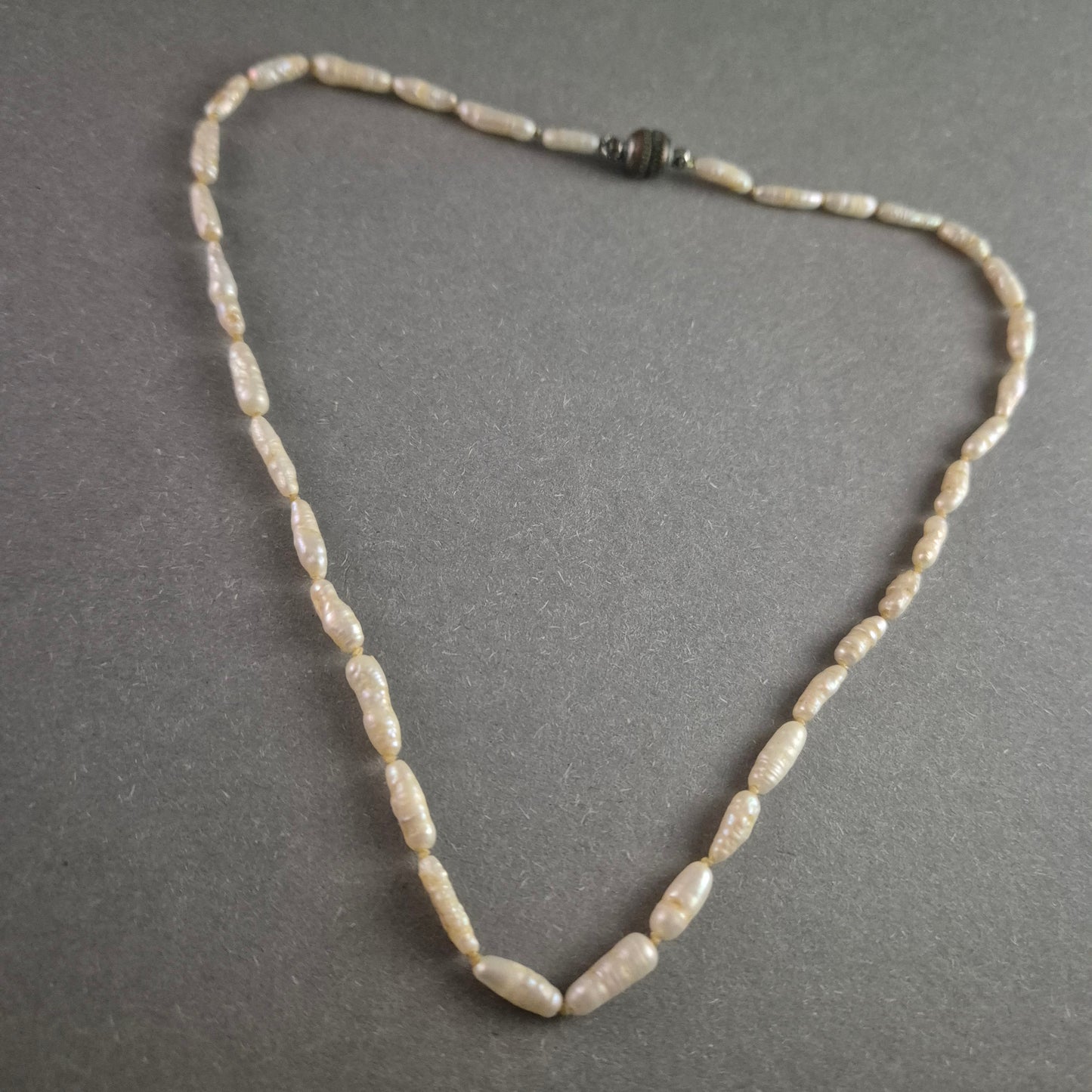 Elegante Barockperlenkette mit antikem Verschluss – Zeitlose Raffinesse
