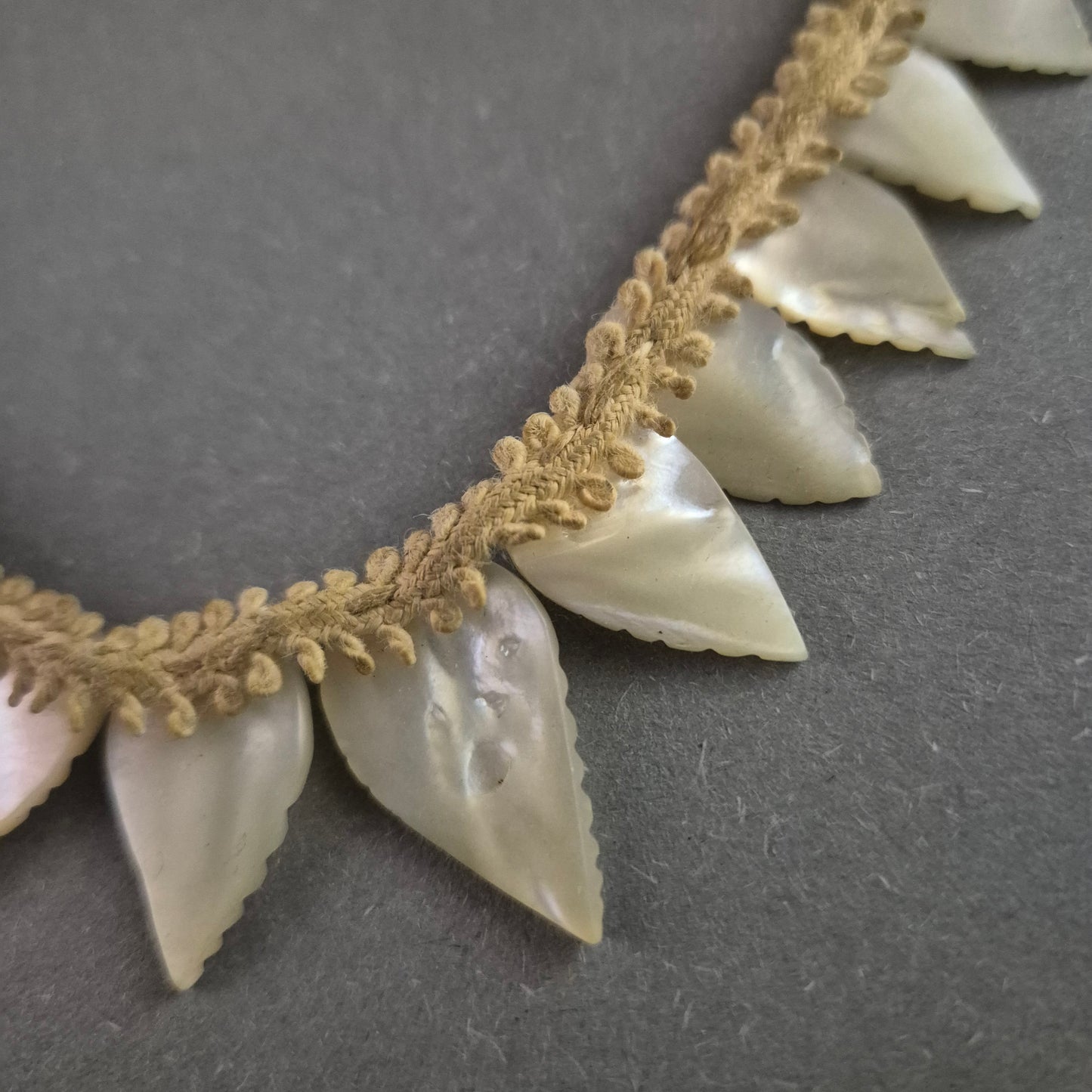 Handgefertigte Vintage-Muschelkette – Exotisches Unikat mit Naturmaterialien