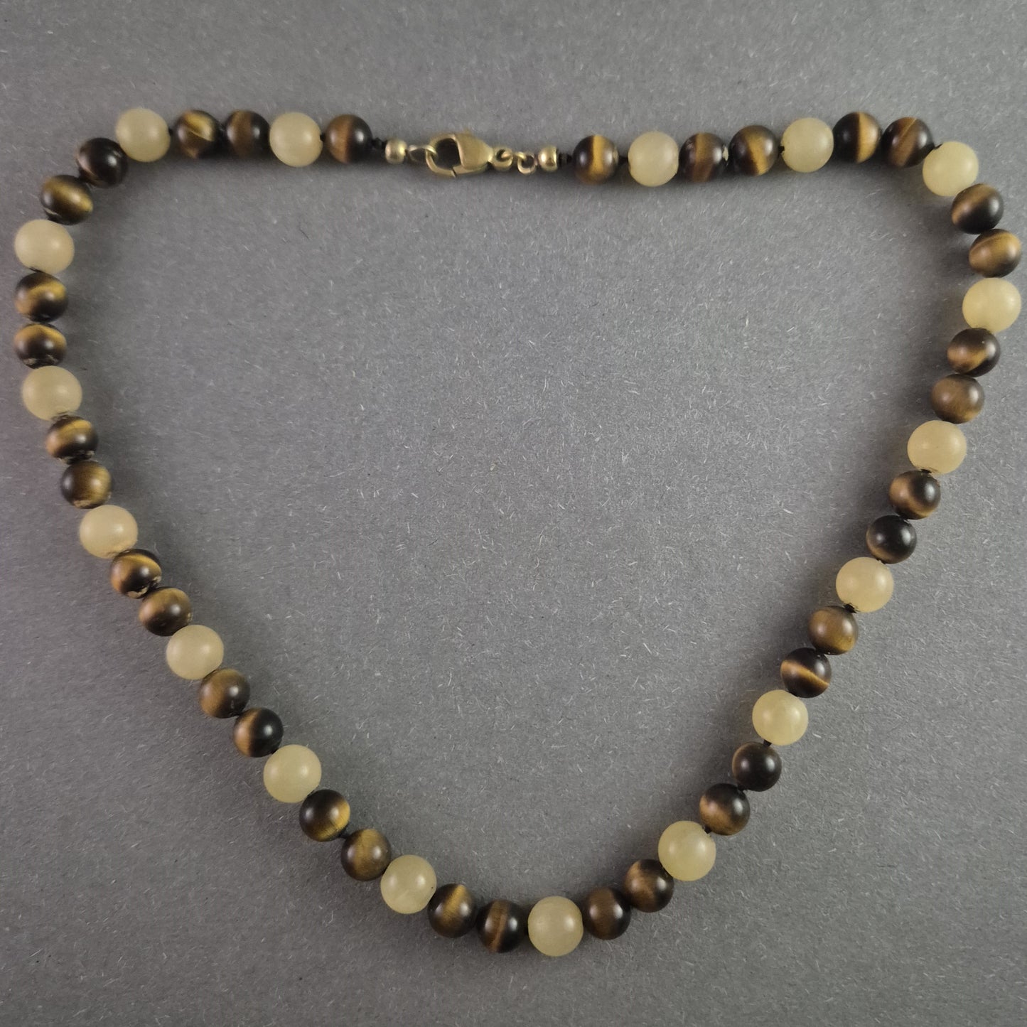 Edelstein-Kette mit Tigerauge und Jade – Naturverbundenes Design